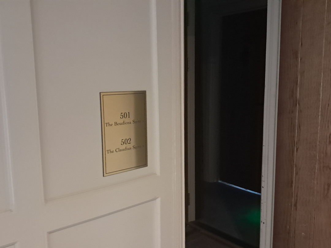 The George Hotel主图