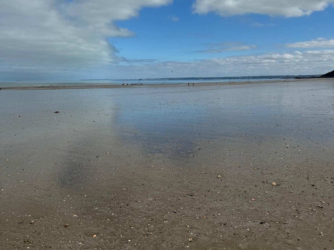 Rosaires Beach-Plerin必去景点