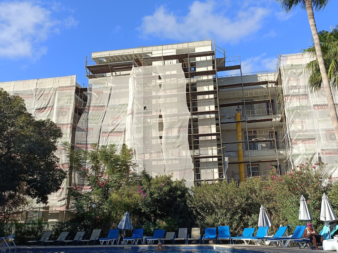 Hilltop Gardens Hotel Apartments主图