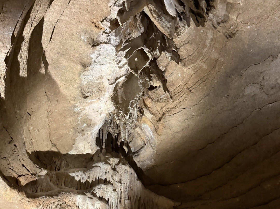Bluff Dwellers Cave-Noel必去景点
