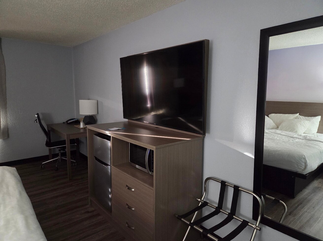 Clarion Pointe On The Lake Clarksville - South Hill West主图