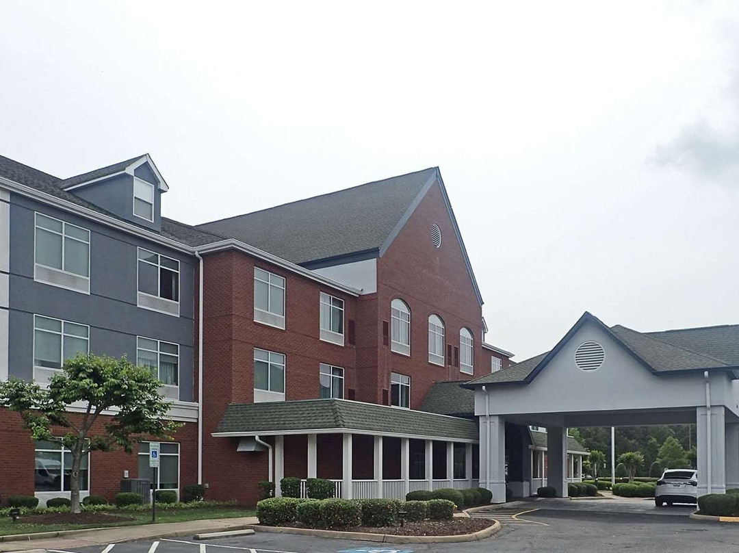 汉普顿酒店住宿-Comfort Inn & Suites Hampton Near Coliseum