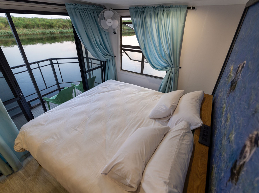 Okavango Houseboats-奥卡万戈三角洲必去景点