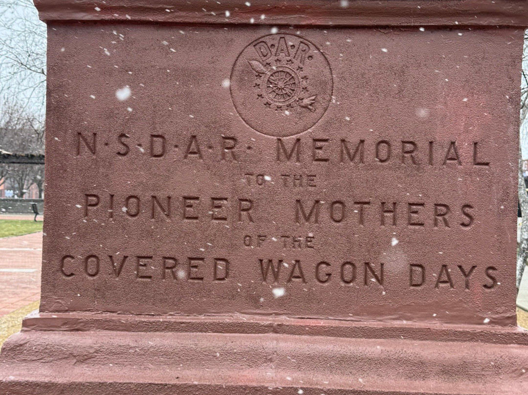 Madonna of the Trail-斯普林菲尔德必去景点