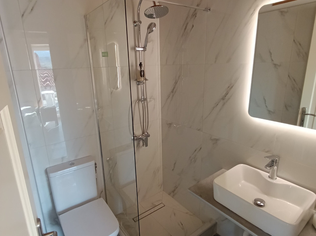 Iris Villa Hotel主图