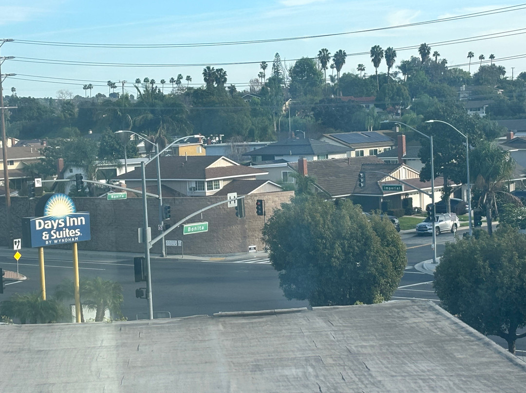 福乐顿戴斯套房酒店主图