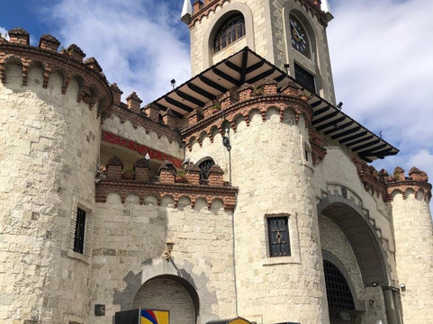 Puerta de la Ciudad-Loja必去景点