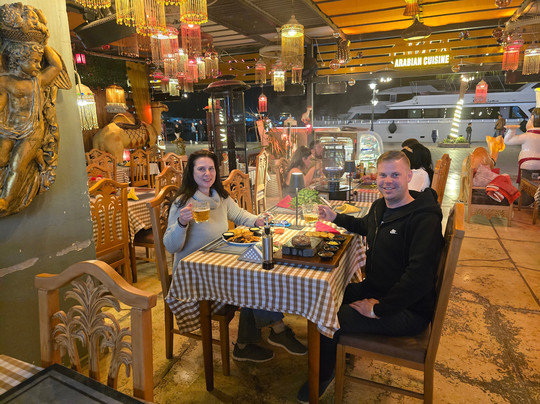 Meat and wood Restaurant and Bar主图