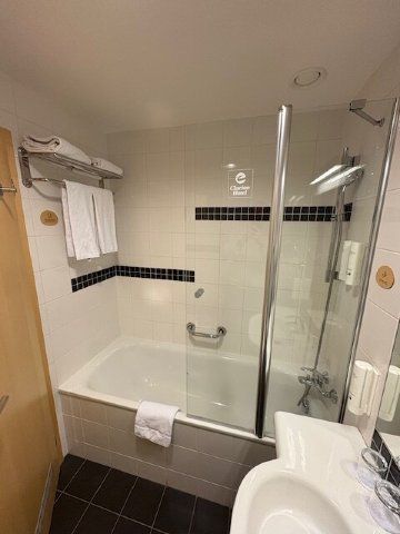 凯隆会议酒店-奧洛穆克-浴室