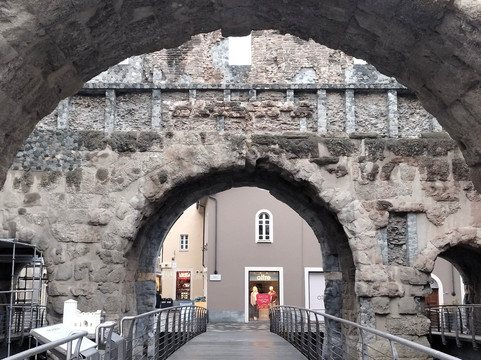 Porta Praetoria-奥斯塔必去景点