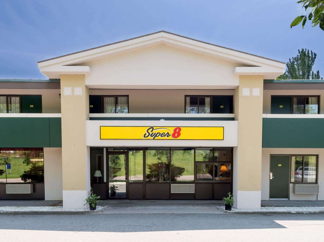 白河交叉路口温德姆速8酒店