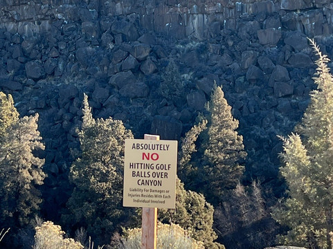 鹰冠度假酒店主图