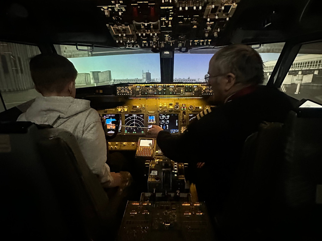 Aerospace Experience Flight Simulators-彼得伯勒必去景点