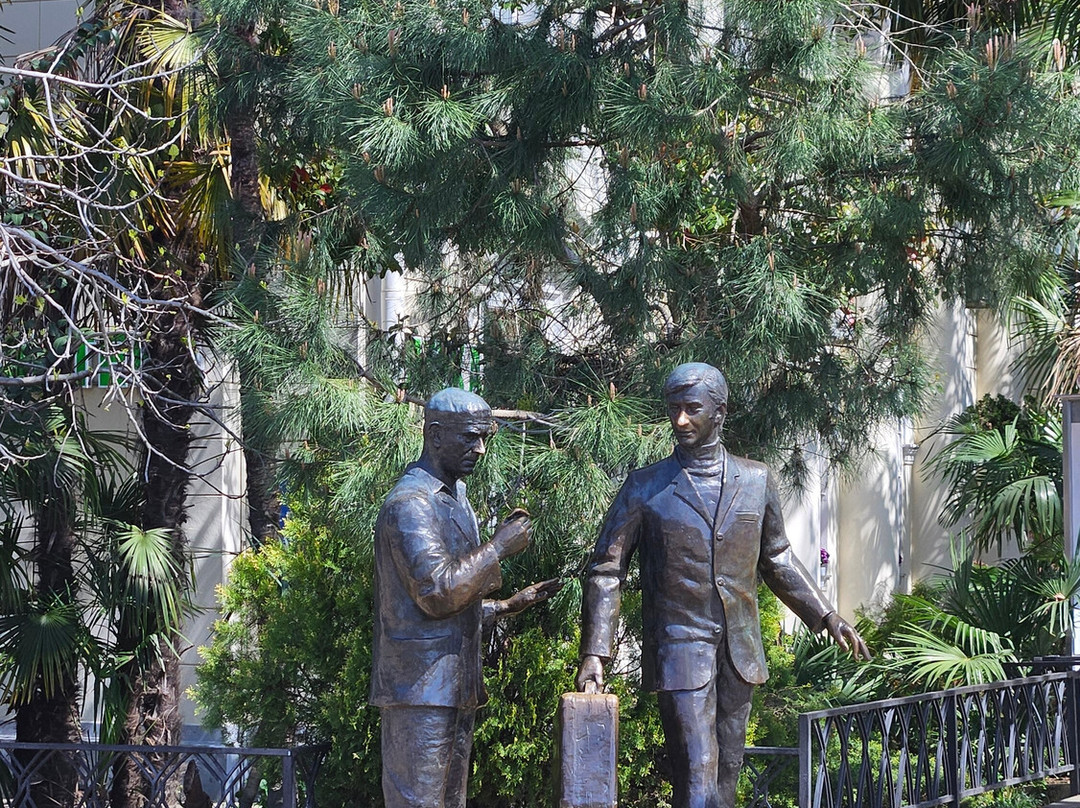 Monument to the Characters of Movie Brilliantovaya Ruka-索契必去景点