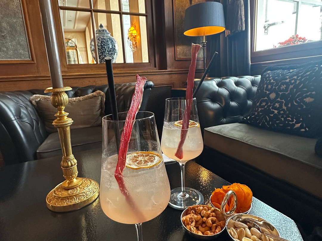 莱斯三皇大酒店主图