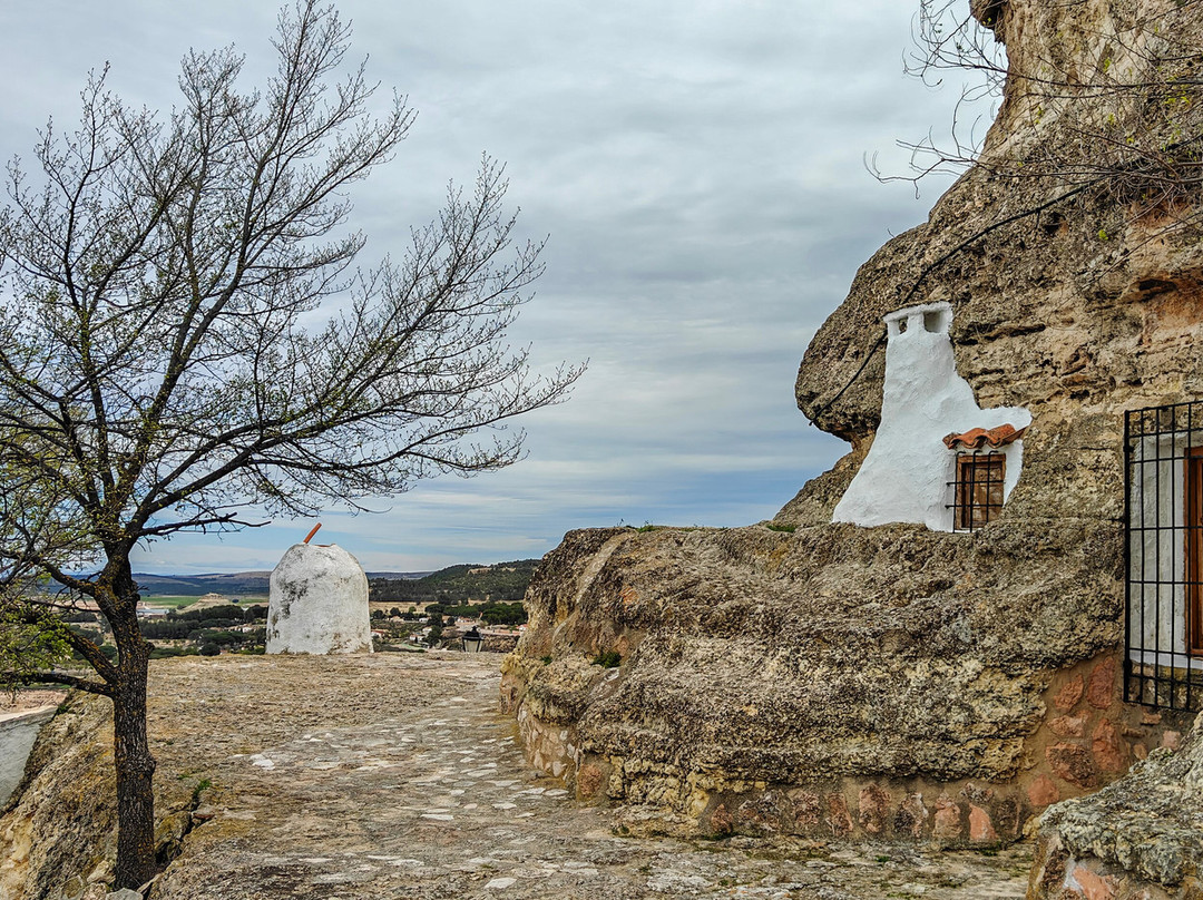 Cuevas del Agujero-Chinchilla de Monte-Aragon必去景点