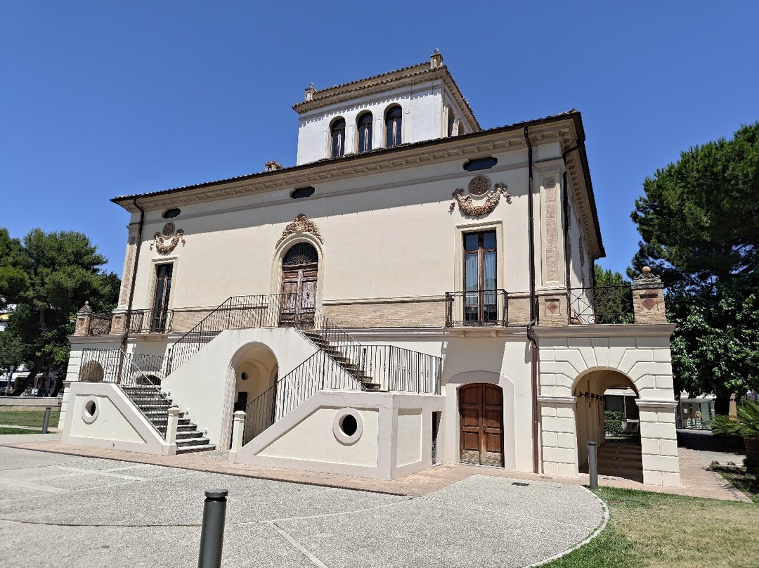 Villa Filiani-Pineto必去景点
