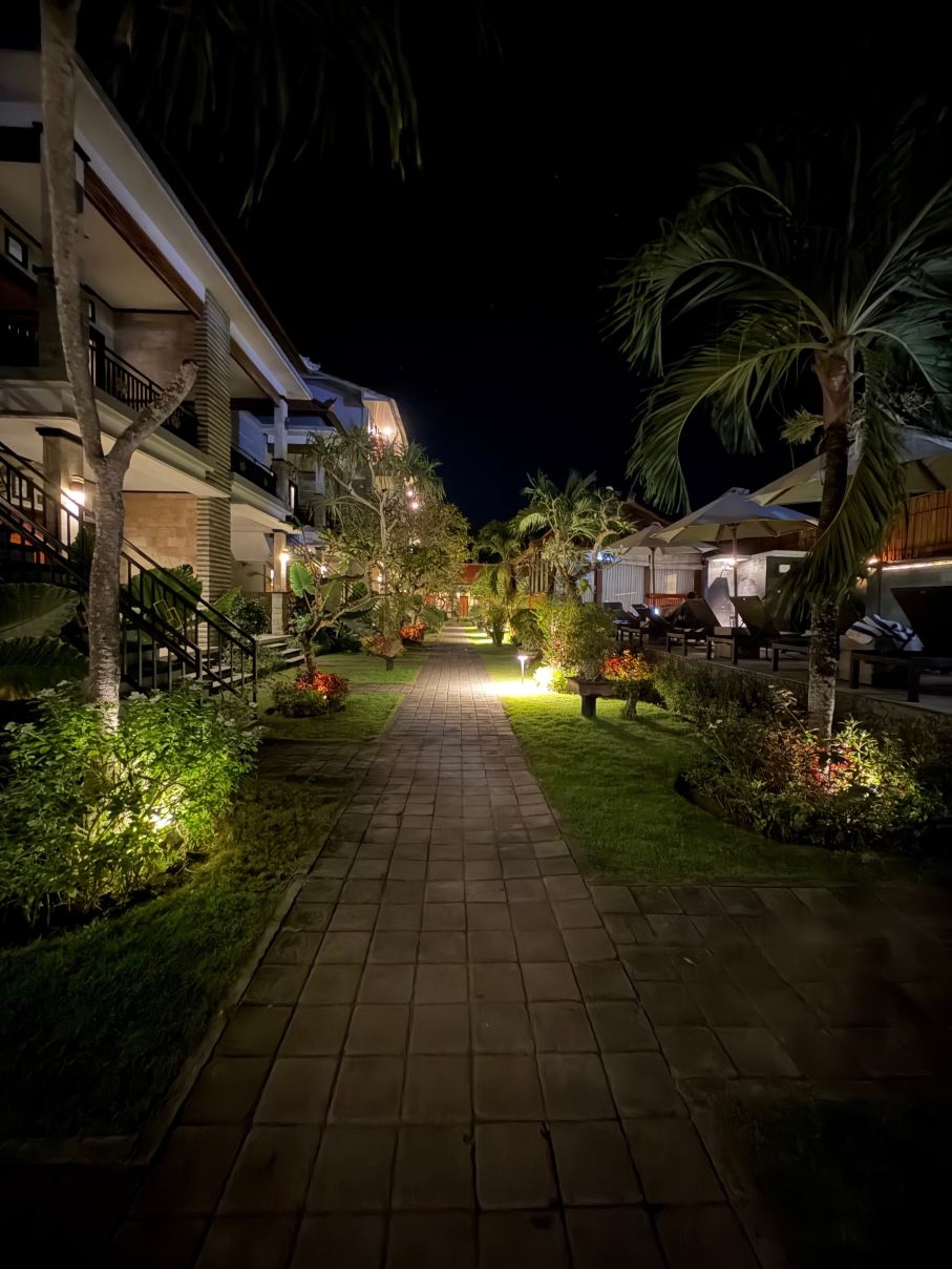 阿萨桑迪努沙佩尼达酒店-旅行者