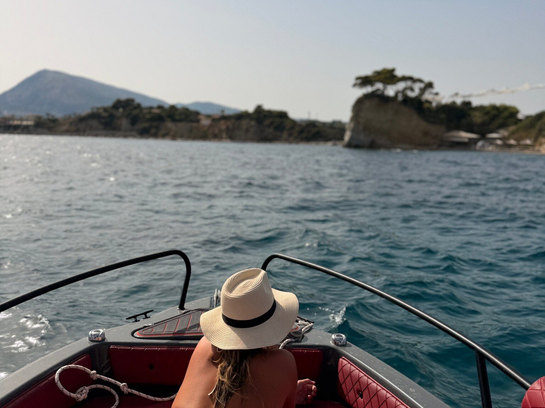 Fioro Boat Rentals-Agios Sostis必去景点