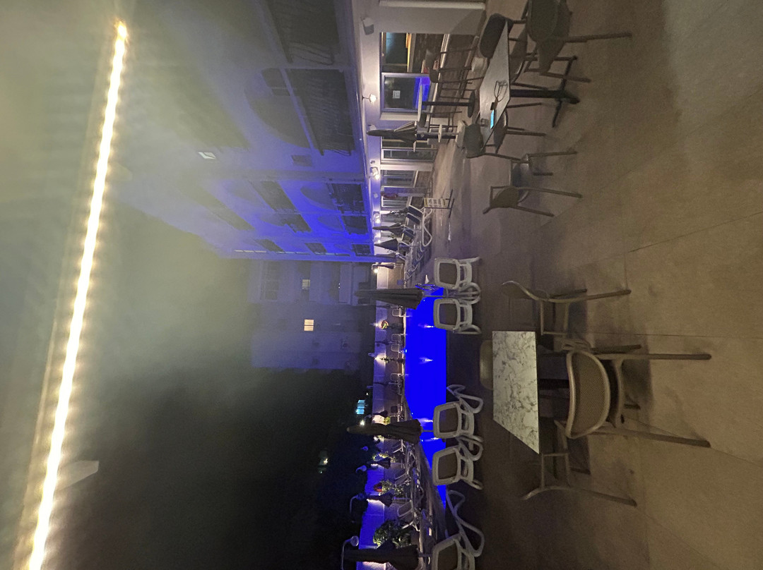 仙人掌酒店主图
