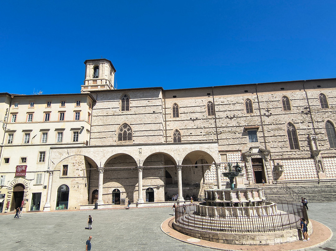 Piazza IV Novembre-佩鲁贾必去景点