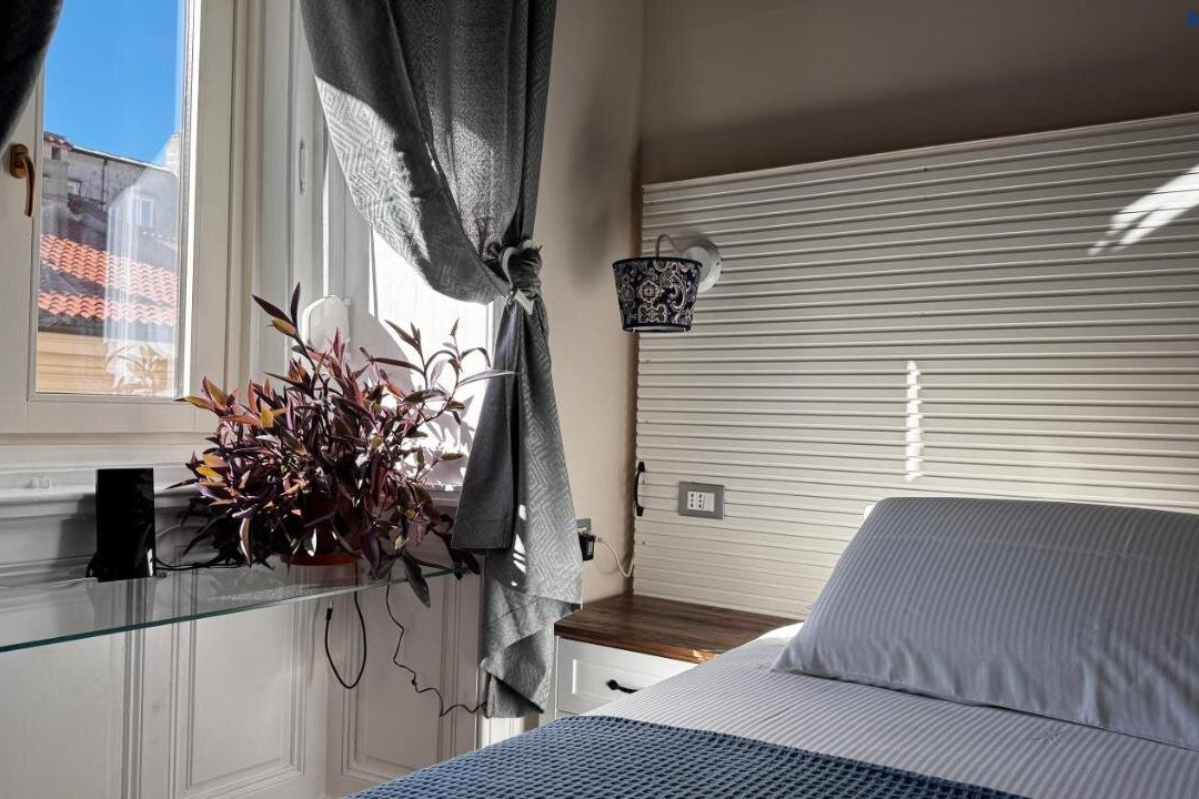 Bed And Chic Art Rooms