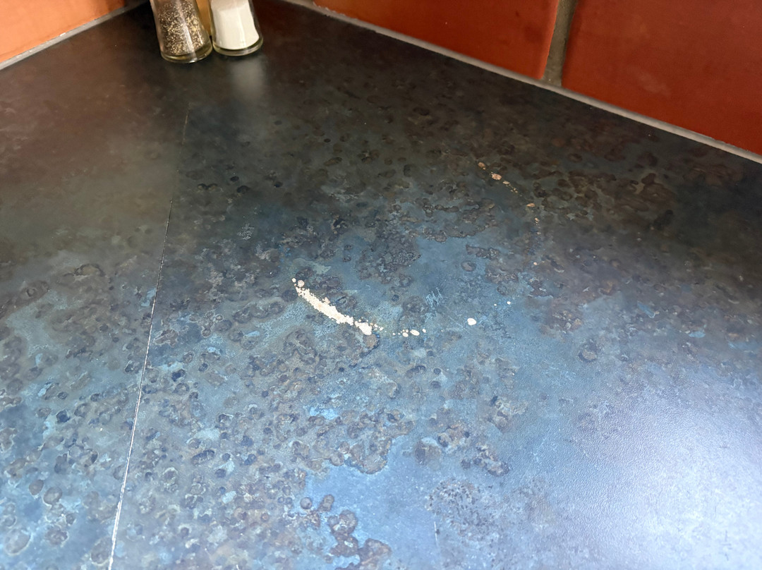 水边岸上套房酒店主图