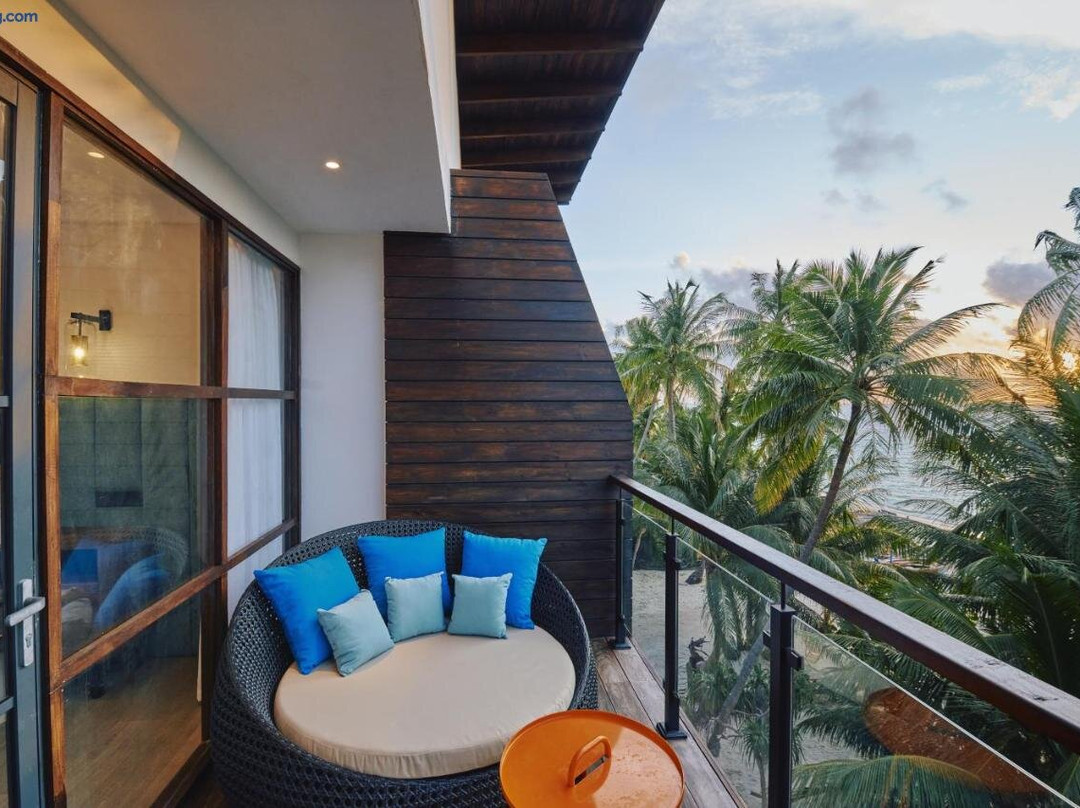 Beach Hotel Dhigurah