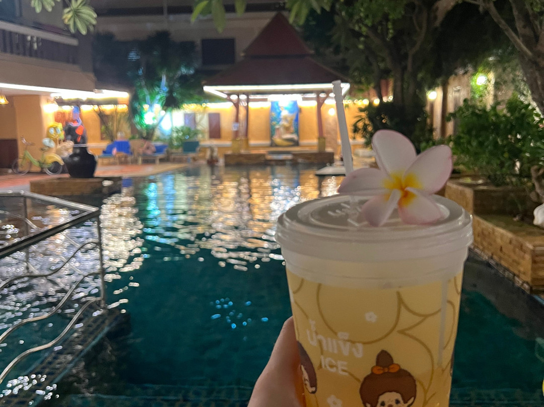 艾亚里广场酒店主图