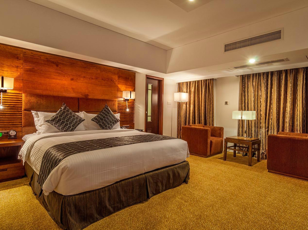 Long Beach Suites