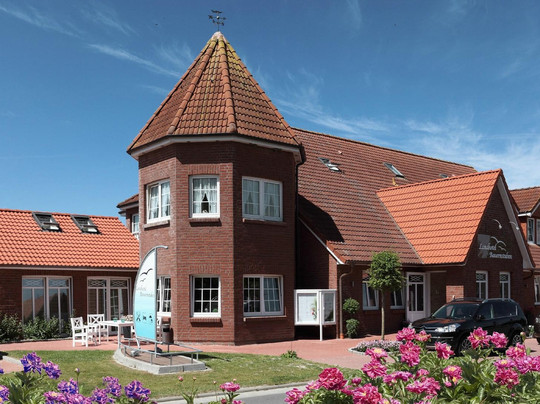 Neuharlingersiel酒店住宿-Landhotel Bauernstuben