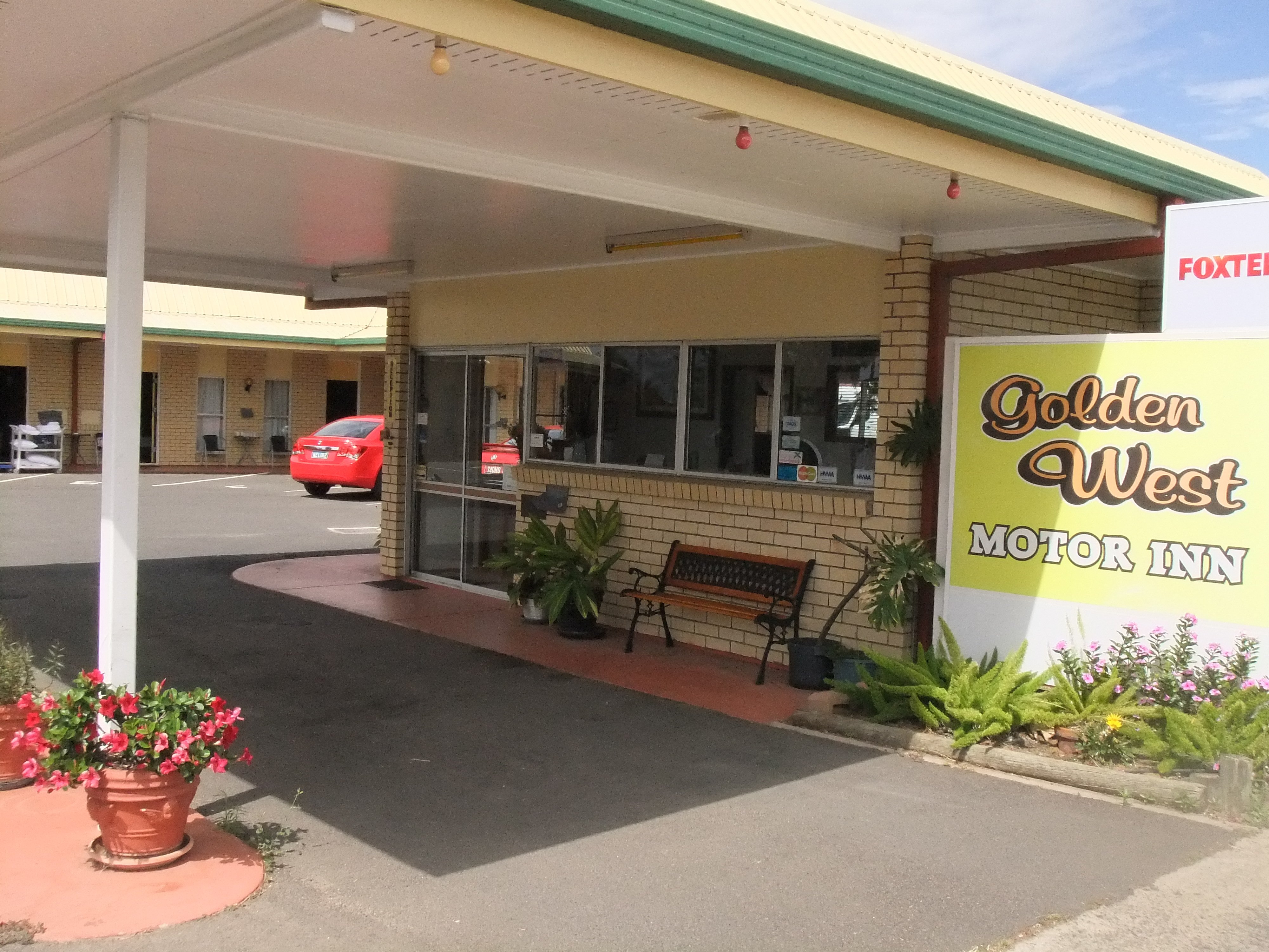 Golden West Motor Inn-官方