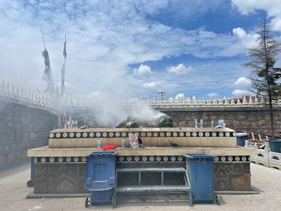 米拉日巴佛阁-合作市必去景点