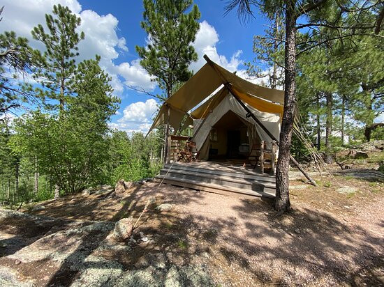 Under Canvas Mount Rushmore主图