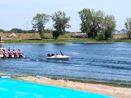 Catfish Bay Water Ski Park - Greatest Show on H2O-苏福尔斯必去景点