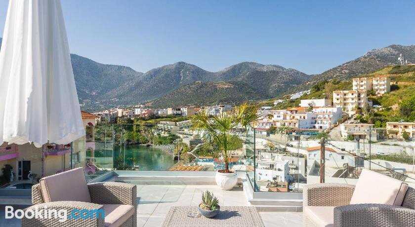 Akrogiali ApartHotel