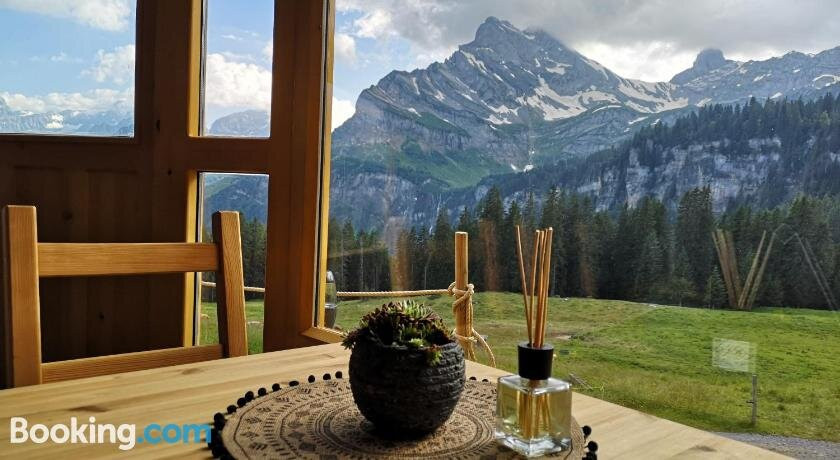 Alpine Panorama Jurte in den Glarner Alpen (Canton Glarus)