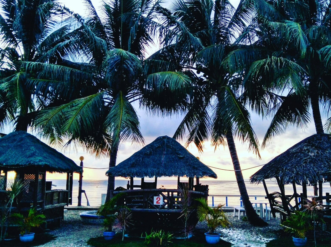 Aaron Beach Resort主图