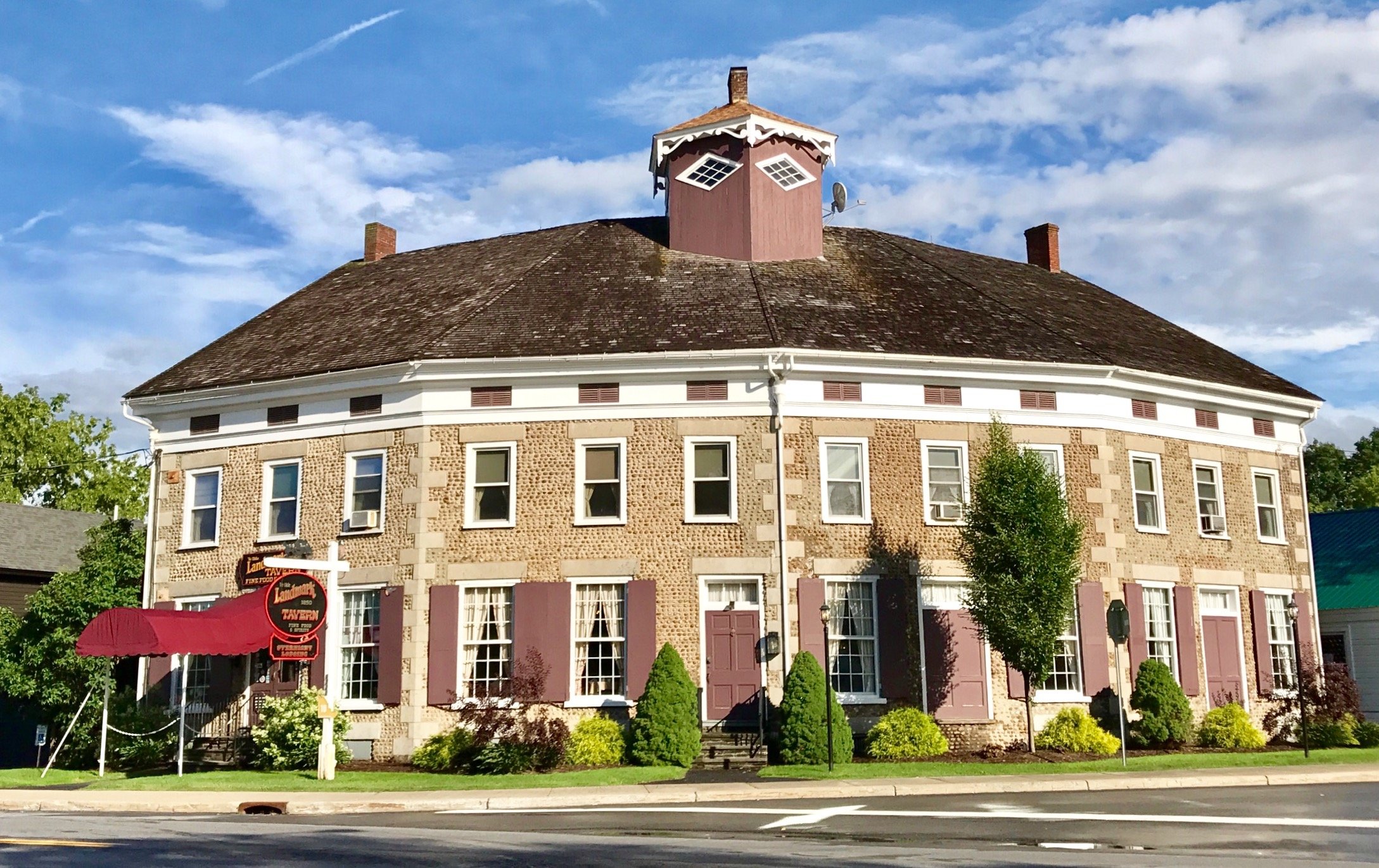 Ye Olde Landmark Tavern-官方