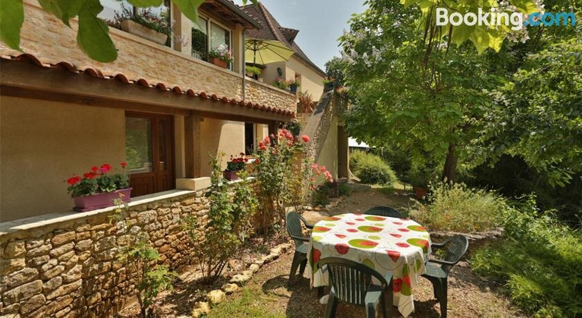 La Caverne Du Buisson主图