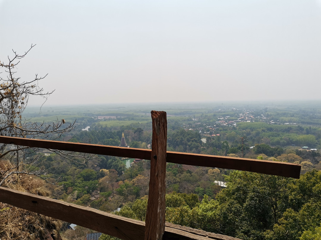 Wat Jetiyakhiri (Wat Phu Thok)景点图片
