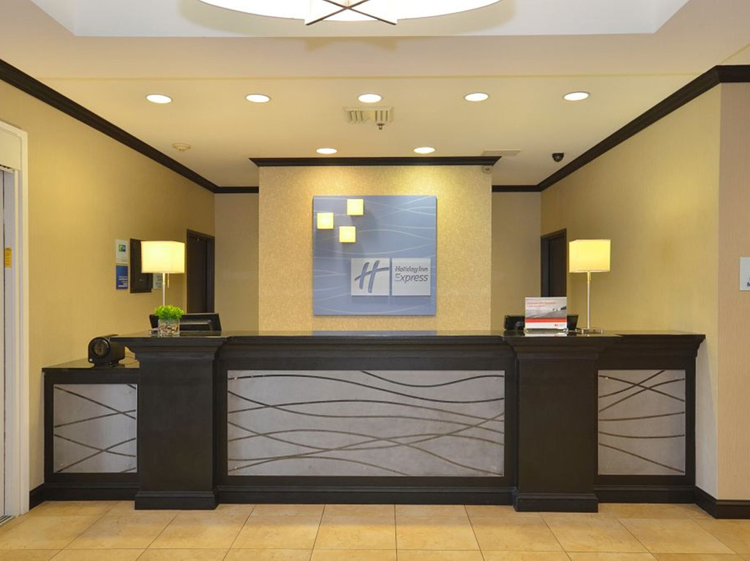 Holiday Inn Express & Suites Farmington By IHG主图