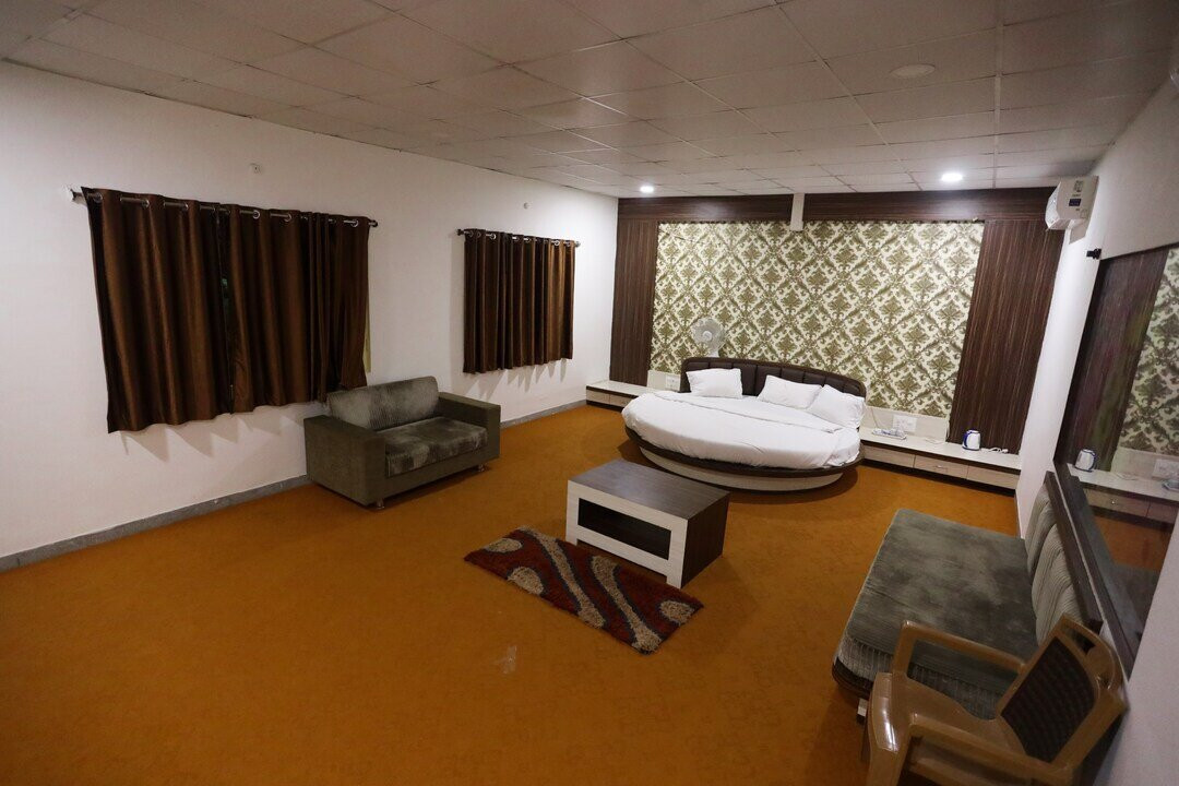 Narmada Hills Resort主图