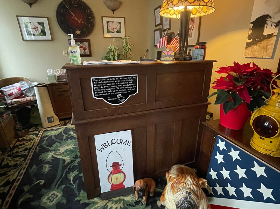 The Red Lantern Inn主图