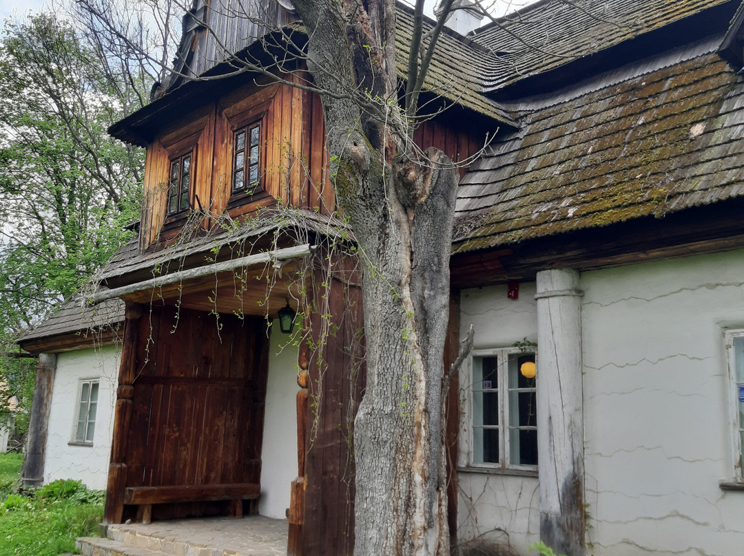 Dwor w Lopusznej-Lopuszna必去景点