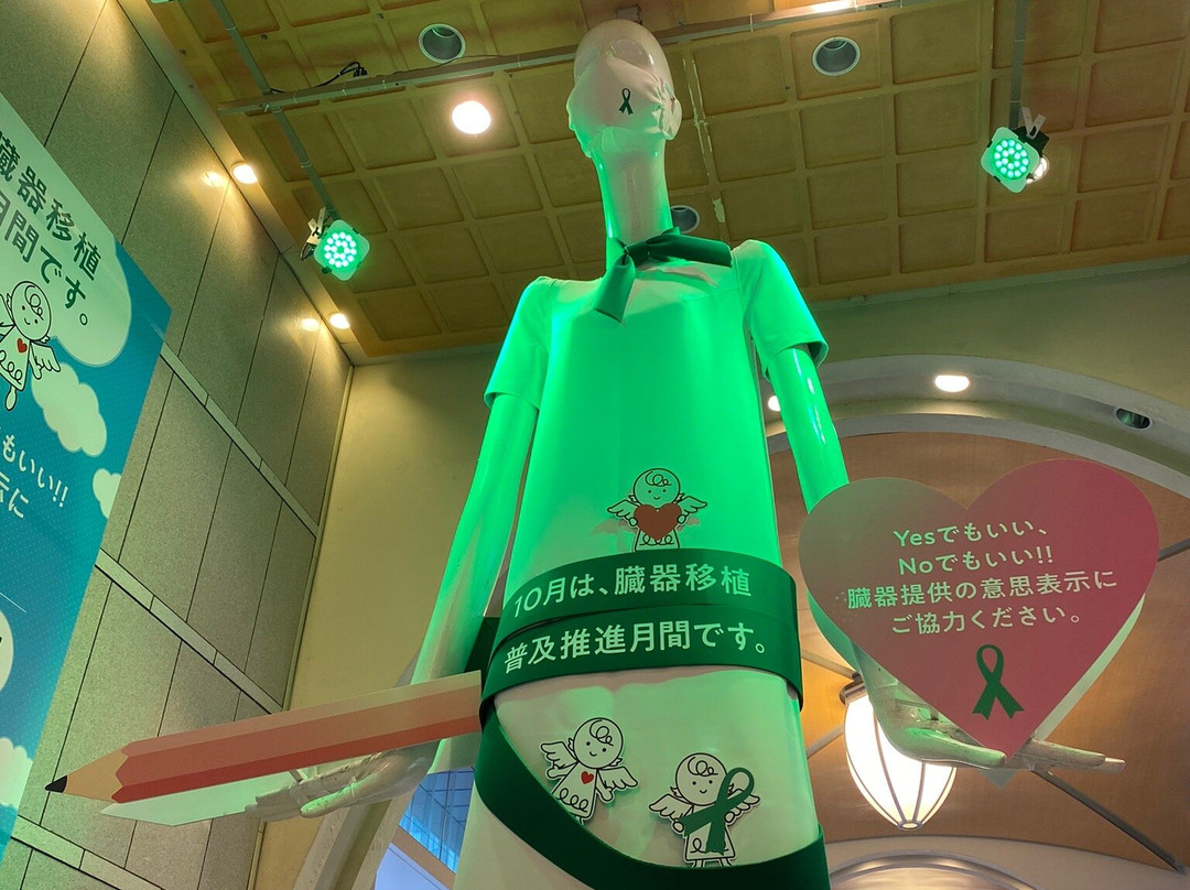 名古屋名铁百货店前NANA酱超高人体模特-名古屋市必去景点