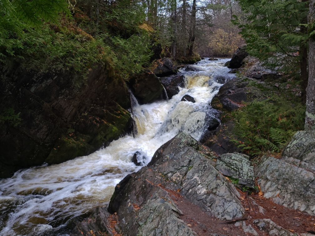 Long Slide Falls County Park-Pembine必去景点