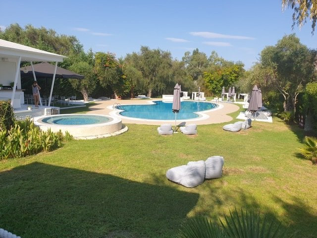 Mr & Mrs White Corfu Couples Retreat主图