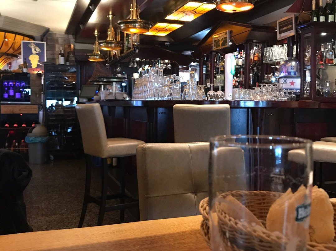 老荷兰酒店主图