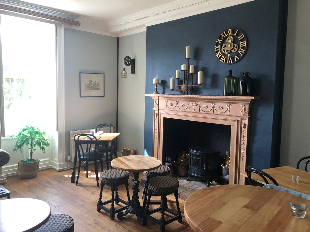 The Fox & Hounds Hotel主图